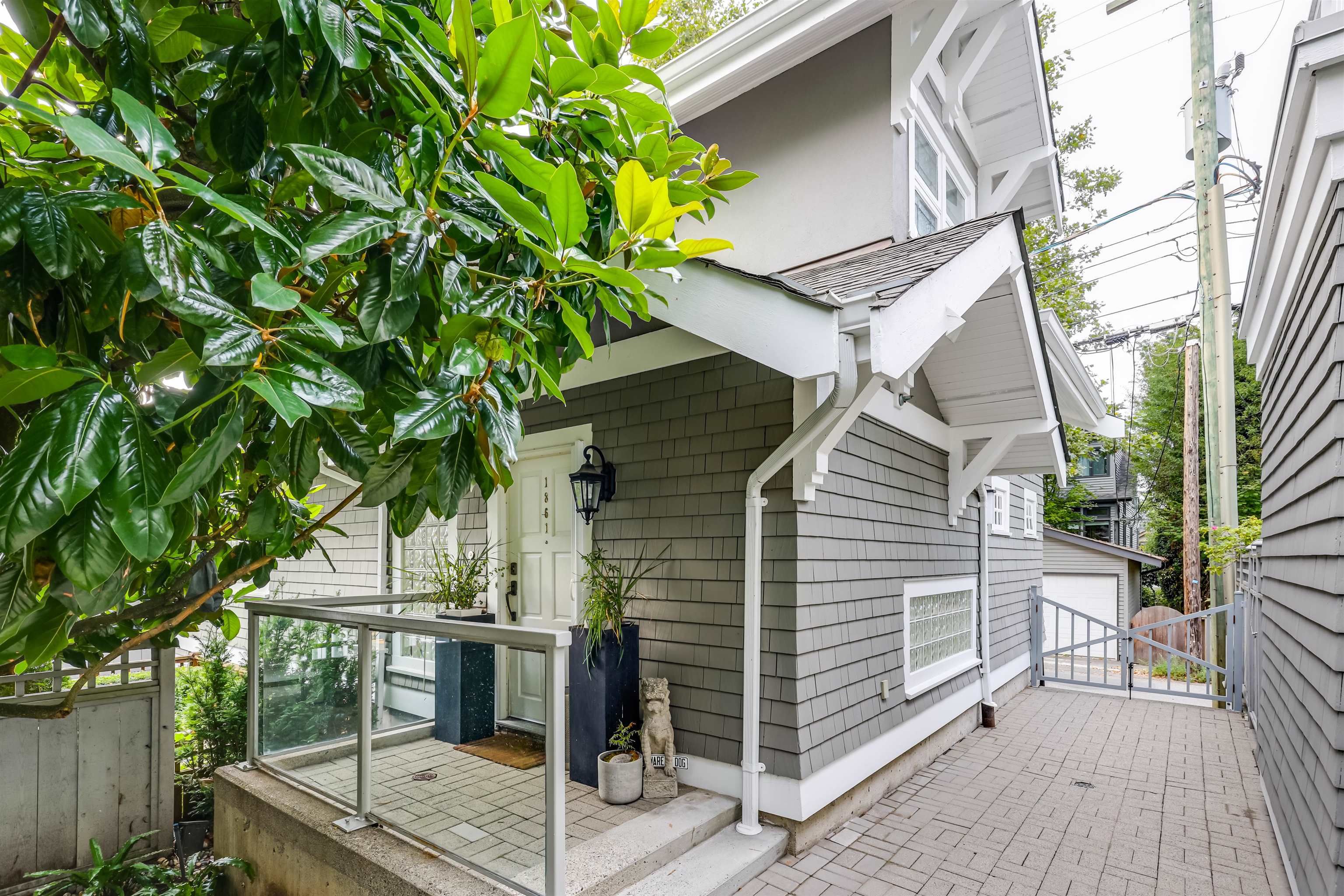 I have sold a property at 1861 16TH AVE W in Vancouver
